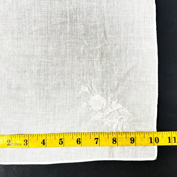 Handkerchief Set 2 White On White Embroidered Flowers Vintage Cotton 10" Square - Picture 6 of 6